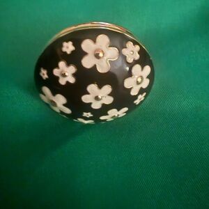 Marc Jacobs Black and White parfum Floral Ring